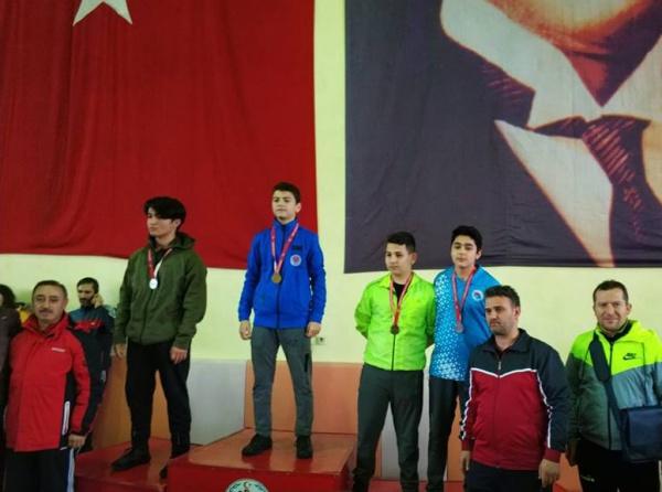 Karate´de Türkiye Şampiyonasına Katılmaya Hak Kazandık