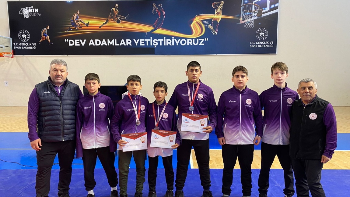 Okul Sporları A gençler Grekoromen Güreş Türkiye Şampiyonasında